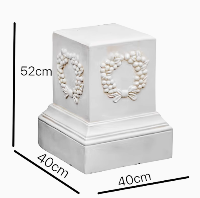 Classic Wreath Plinth